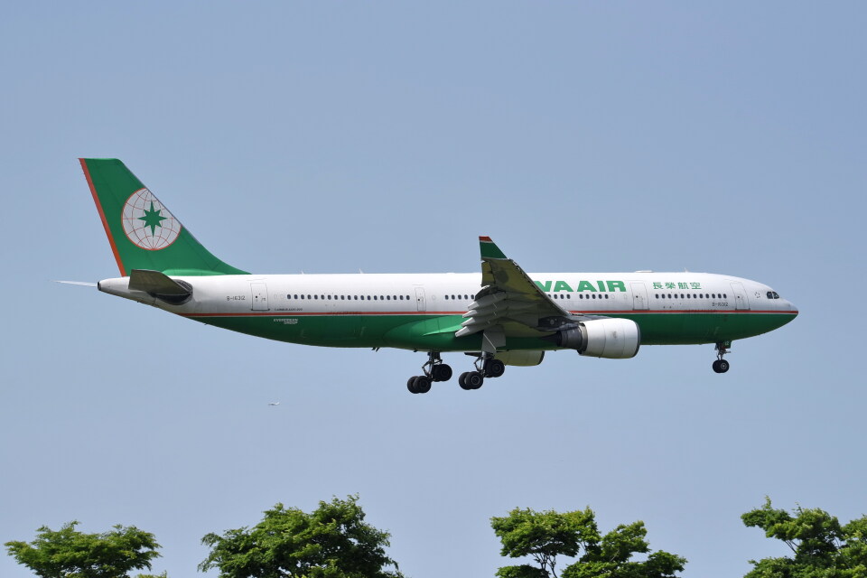 エバー航空 Airbus A330-200 B-16312 仙台空港 航空フォト | by