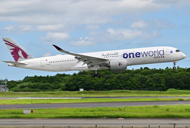 カタール航空 A340-600 1/500 搭乗記】カタール航空のA340-600のエンジン前席が最高すぎた