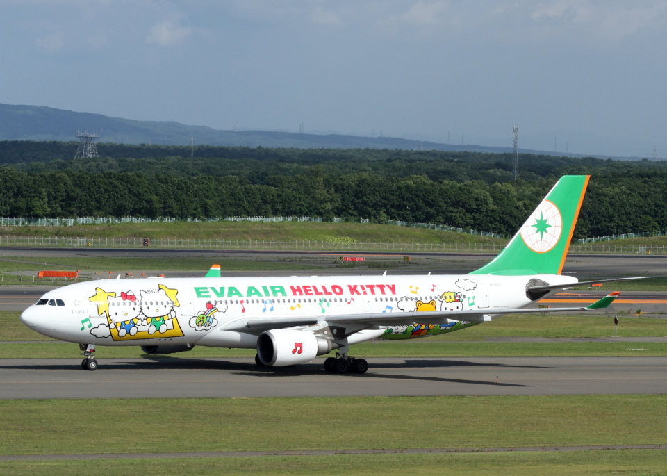 旅客機模型　エバー航空　A330-200　1/200　　　あ Amazon | JC Wings 1/200 完成品 エバー航空 EVA AIR EVER GREEN