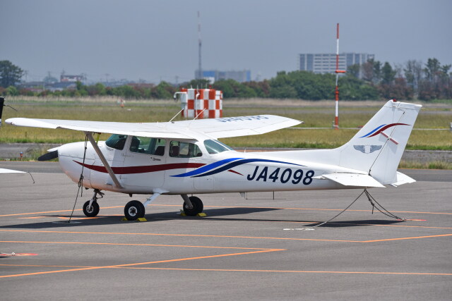 航空機 機体記号 : JA4098 (日本法人所有) 仙台空港 航空フォト(飛行機