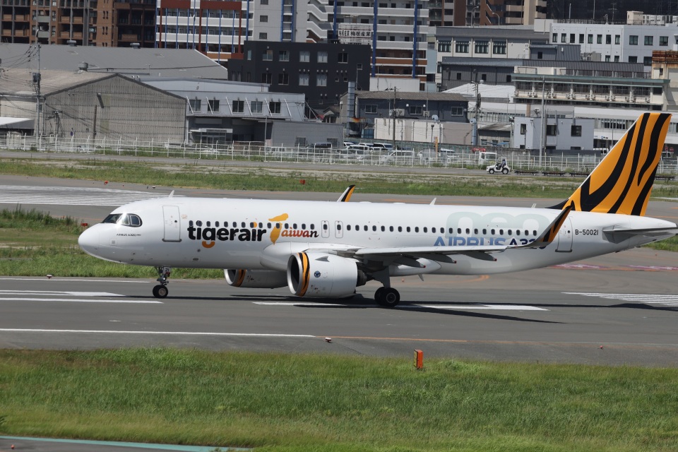 タイガーエア台湾 Airbus A320neo B-50021 福岡空港 航空フォト