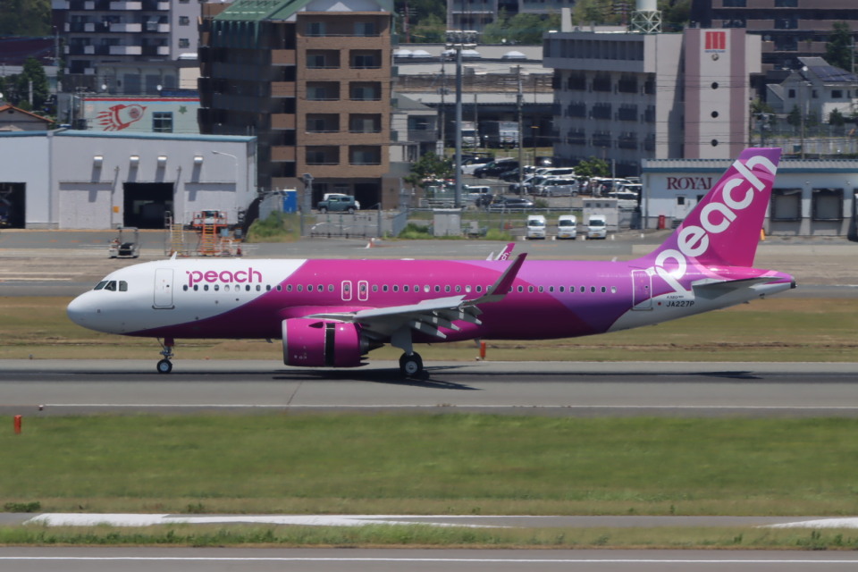 ピーチ A320 neo エバーライズ 1/100 (プラスチック製) Peach Aviation A320neo