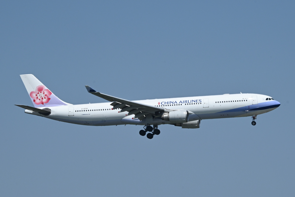 チャイナエアライン Airbus A330-300 B-18360 上海虹橋国際空港