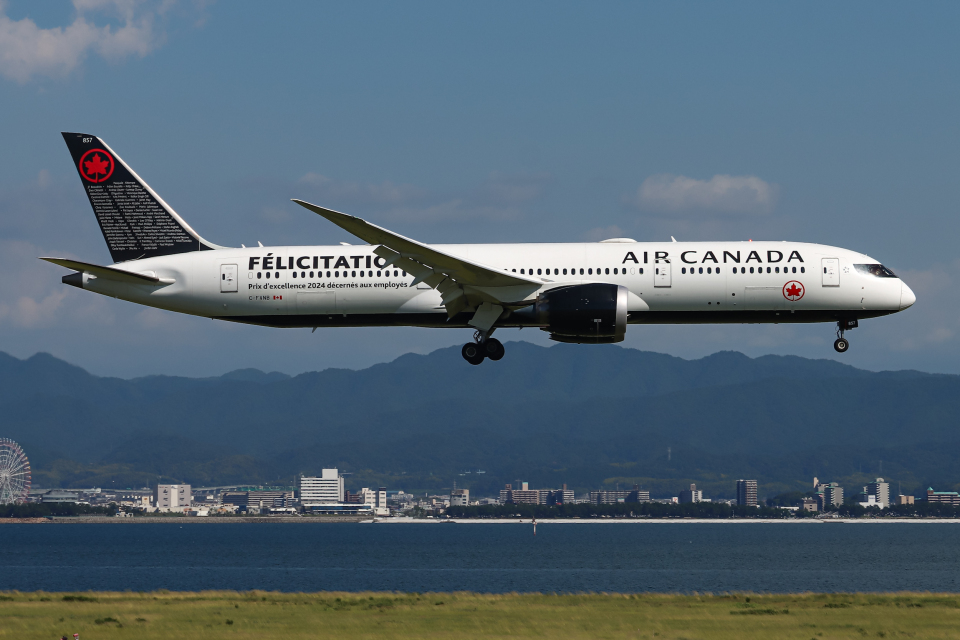 最終値下げ　エアカナダBoeing 787-8 エア・カナダ Boeing 787-9 C-FVNB 関西国際空港 航空フォト