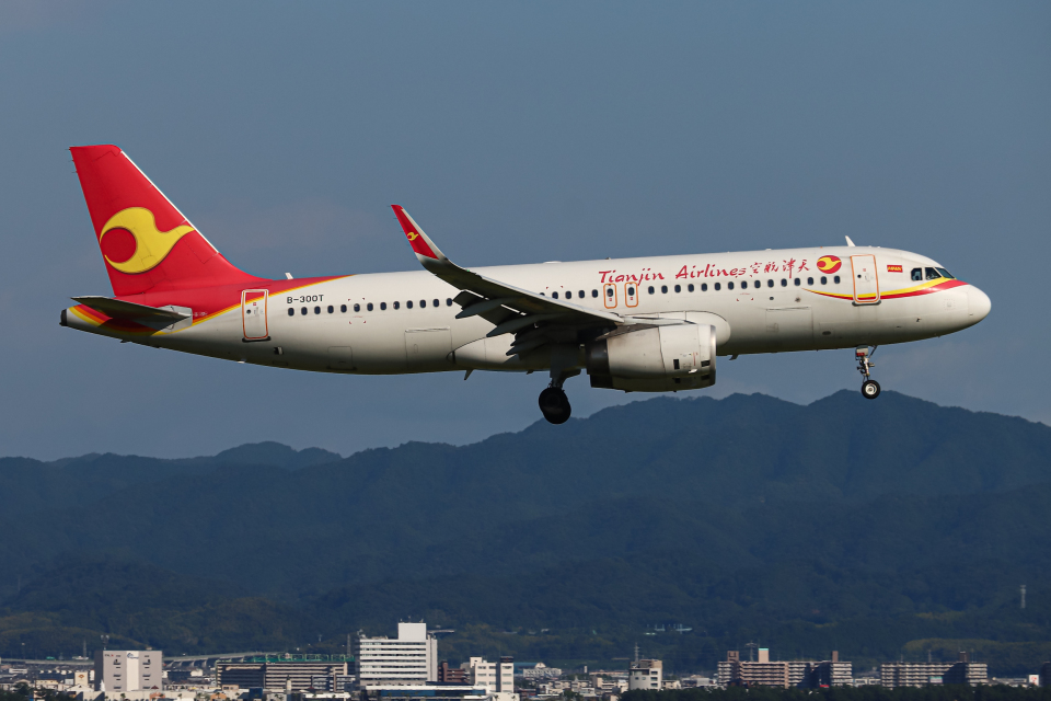 天津航空 Airbus A320 B-300T 関西国際空港 航空フォト | by A.T