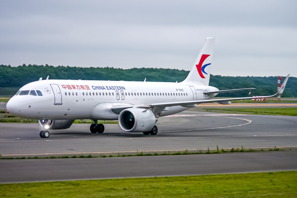 中国東方航空 Airbus A320neo B-32KE 新千歳空港 航空フォト