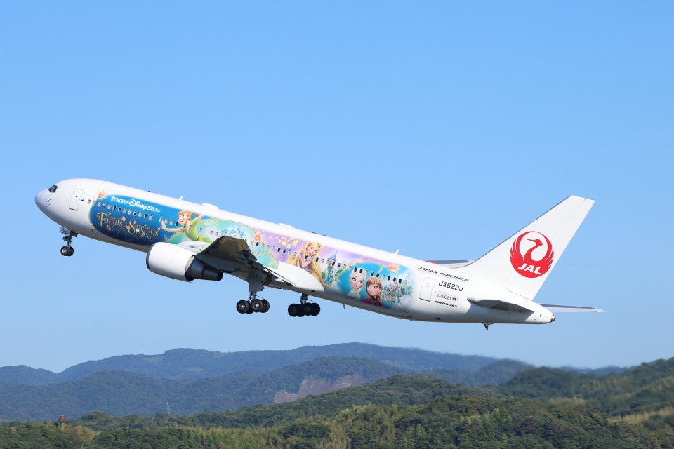 全日本空輸 Boeing 767-300 ER 日本航空Boeing 767-300ER(JA607J)広島空港 Photographed Japan