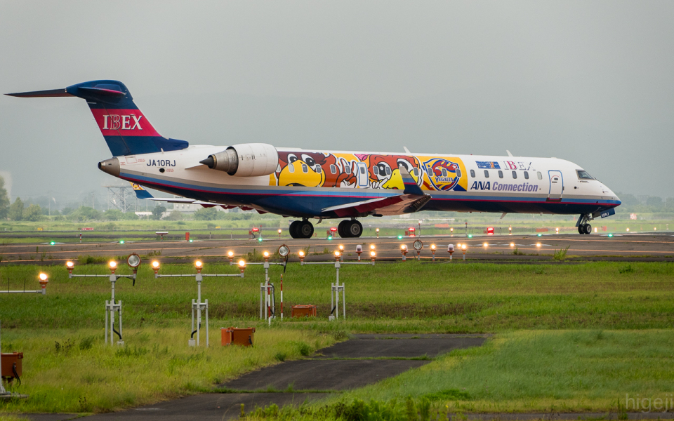 アイベックスエアラインズ Bombardier CRJ-700 JA10RJ 仙台空港