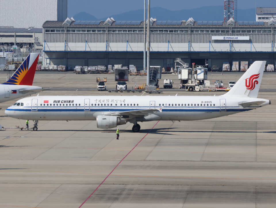 ヒコーキ A 中国国際航空 Airbus A321 B-6555 関西国際空港 航空フォト | by