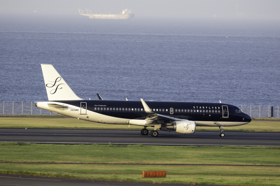 航空機・ヘリコプター Starflyer A320 JA26MC Starflyer | Airbus A320-200 | JA26MC | Attack on Titan liv