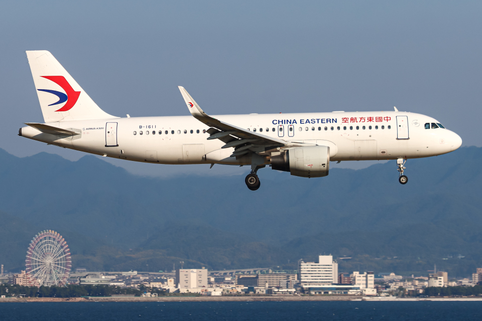 中国東方航空 Airlinertags A320-214 3色コンビ 中国東方航空 Airlinertags A320-214 3色コンビ MU 中国東方航空