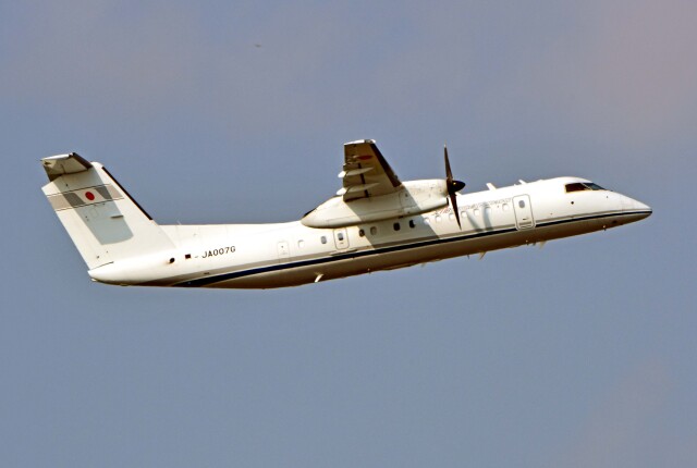 航空機・ヘリコプター ANA DHC-8-300 ANA Wings (All Nippon Airways)・DH8D・Osaka Itami