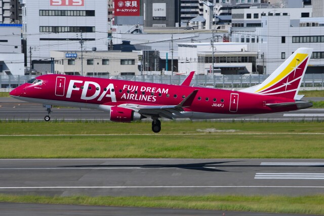 60周年レトロ」特別塗装機 ルフトハンザドイツ航空 (747-8 | D