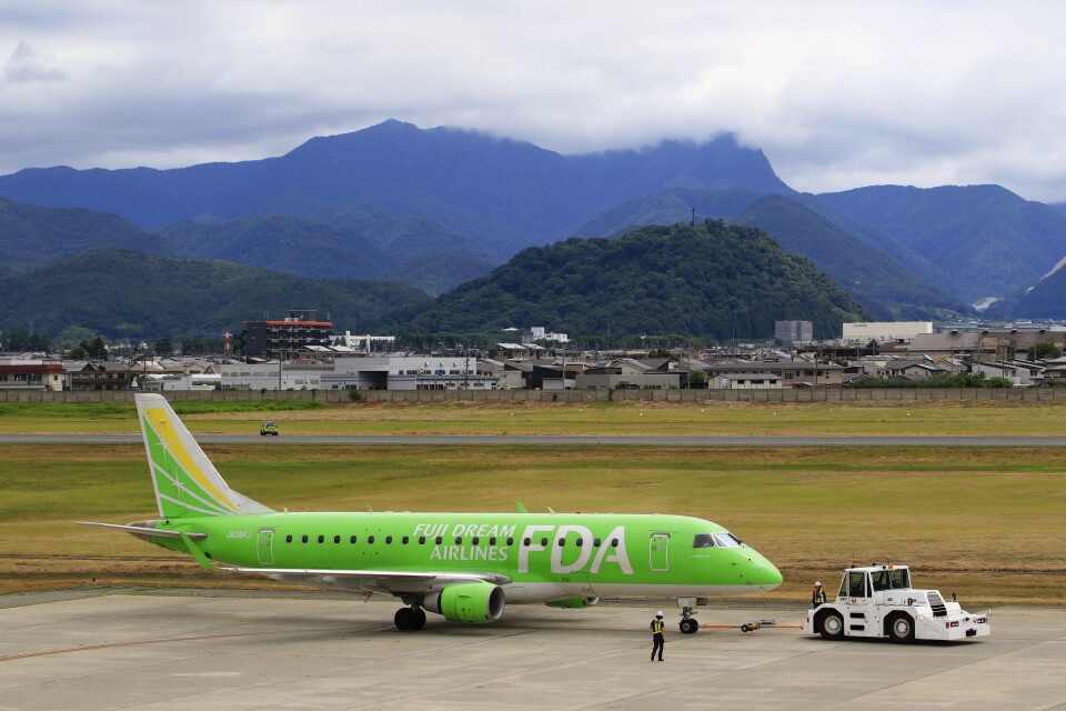 フジドリームエアラインズ Embraer 175 JA08FJ 山形空港 航空