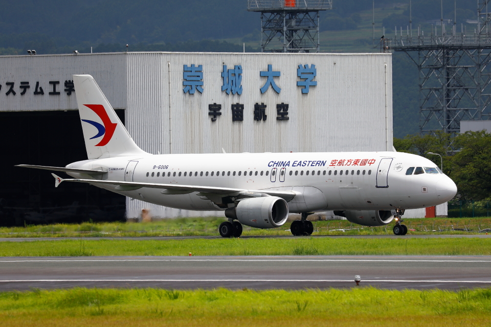 中国東方航空 Airbus A320 B-6006 熊本空港 航空フォト | by