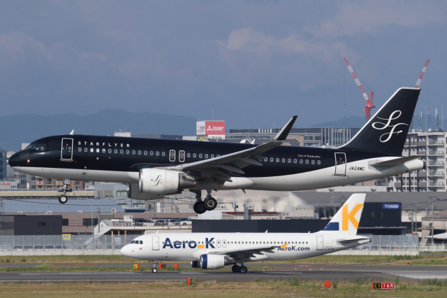JC WINGS スターフライヤ A320 JA22MC 1/400 Amazon | EVERRISE 1/500 A320-200 スターフライヤー 機体番号