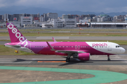 nao✈︎さんが、福岡空港で撮影したピーチ A320-214の航空フォト（飛行機 写真・画像）