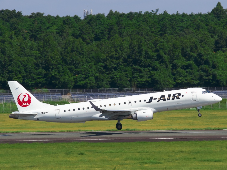 航空機・ヘリコプター J-AIR EMBRAER190 ジェイエア 機材一覧 エンブラエル190 | FlyTeam(フライチーム)