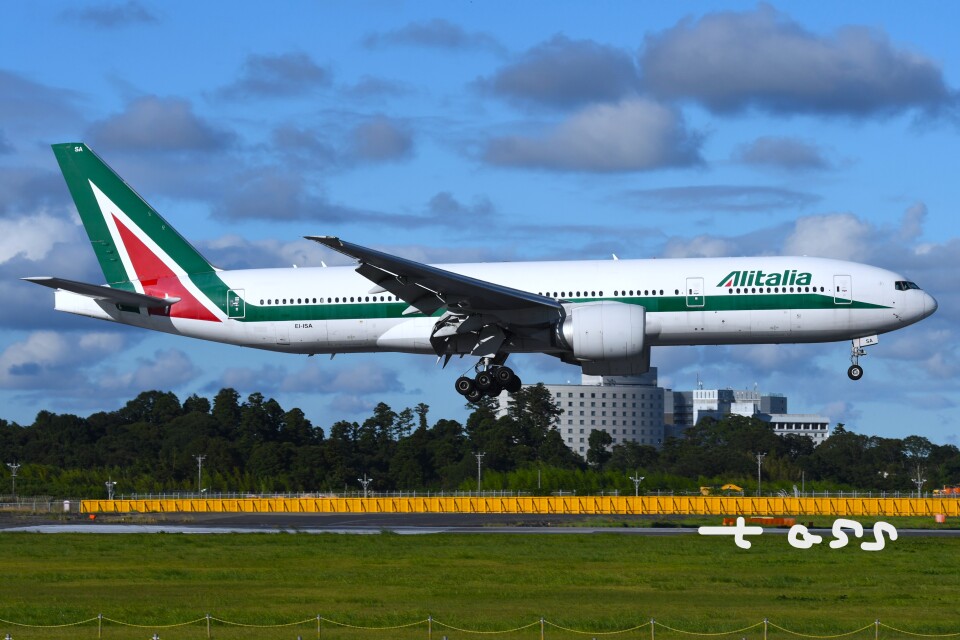 アリタリア航空 Boeing 777-200 EI-ISA 成田国際空港 航空フォト