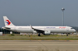 TA27さんが、関西国際空港で撮影した中国東方航空 A321-251NXの航空フォト（飛行機 写真・画像）