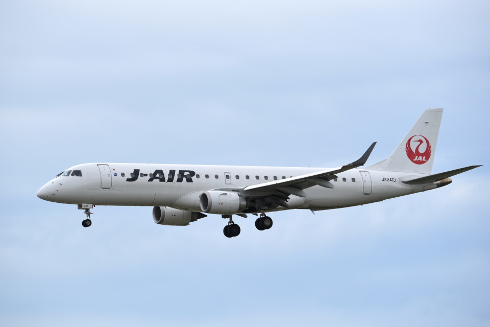 ジェイエア Embraer 190 JA247J 仙台空港 航空フォト | by