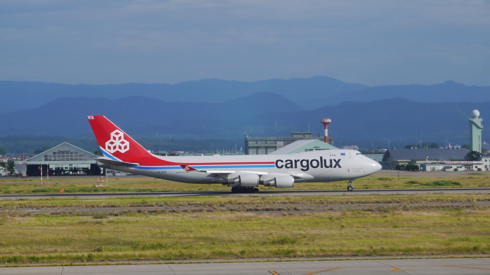 カーゴルクス Boeing 747-400 LX-ECV 小松空港 航空フォト | by