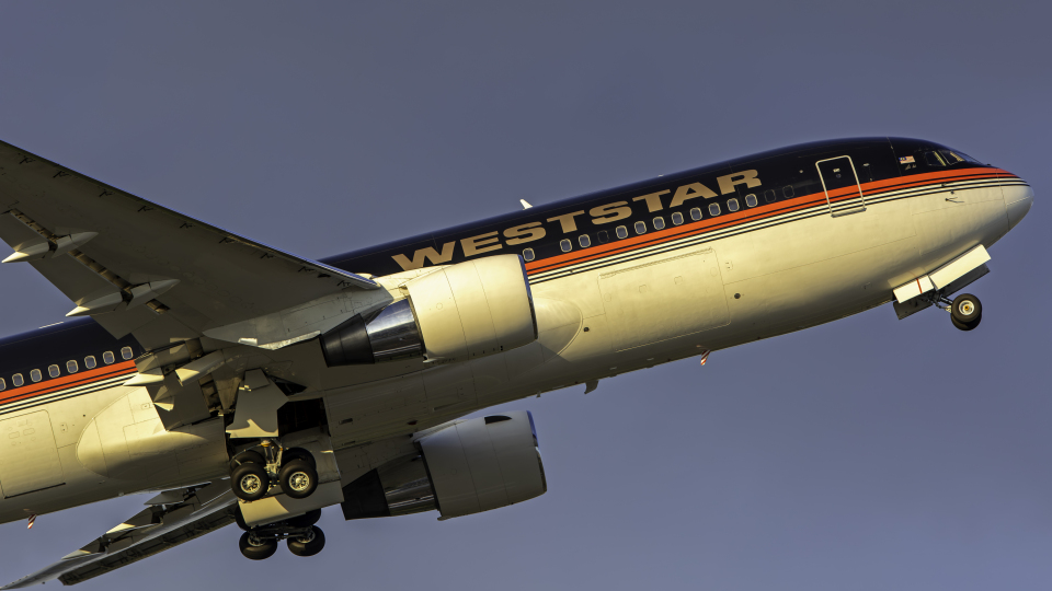 ウエストスター・アヴィエーション Boeing 767-200 2-TSSA 福岡