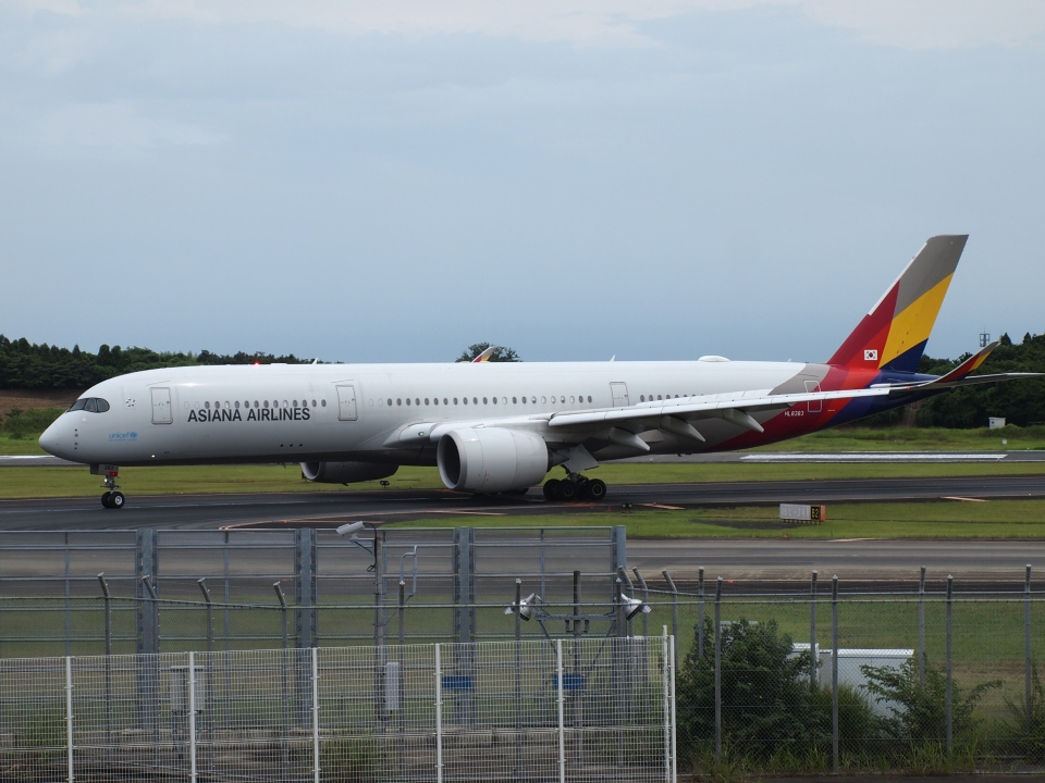 ASIANA AIRLINES A350-900 アシアナ航空 JC 1:400 ASIANA AIRLINES A350-900 アシアナ航空 JC 1:400 - メルカリ
