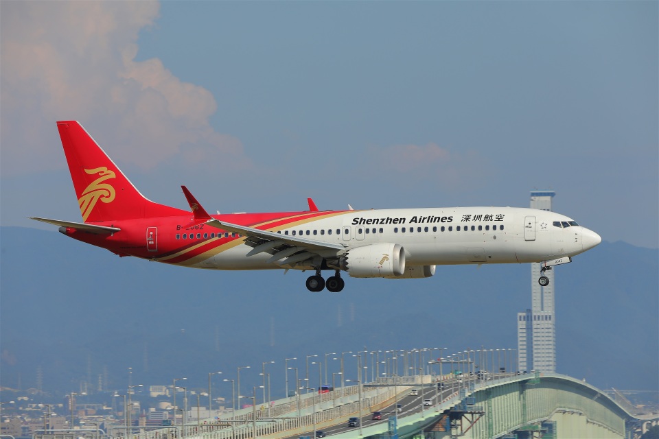 深圳航空 航空機モデル 全長約38cm横幅約34cm 深圳航空 Boeing 737 MAX 8 B-206Z 関西国際空港 航空フォト