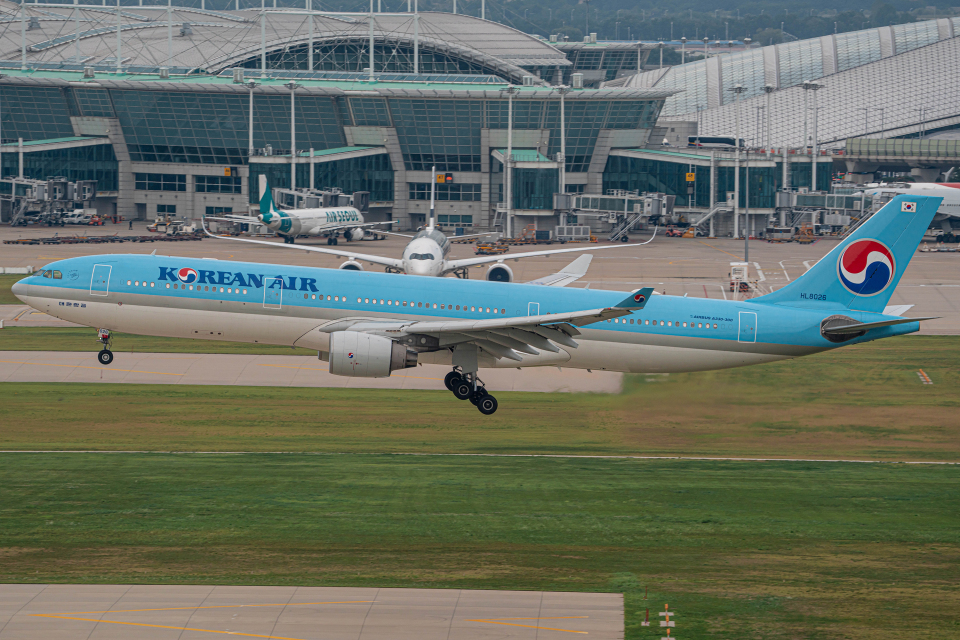 大韓航空 Airbus A330-300 HL8026 仁川国際空港 航空フォト | by