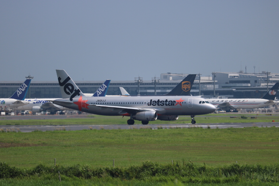 ジェットスター・ジャパン Airbus A320 JA01JJ 成田国際空港