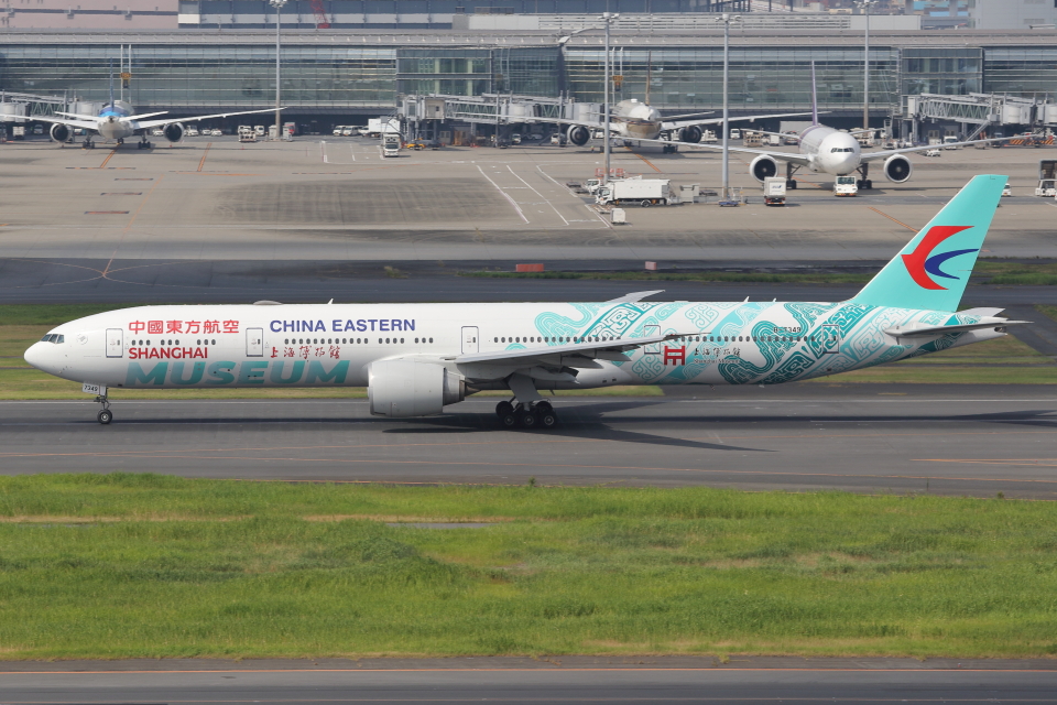 中国東方航空Boeing777-300ER ボーイング、中国東方航空に777-300ER納入 同社向け初号機