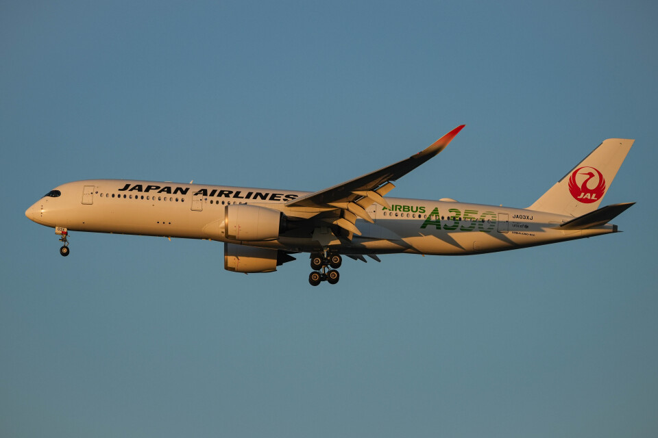 JALUX　A350-900 JAL 日本航空　3号機 JA03XJ BJQ2054-324x243.jpg
