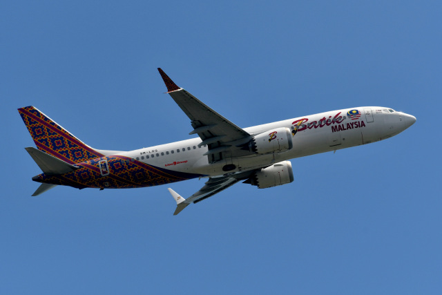ワンピースジェット」特別塗装機 スカイマーク (737-800