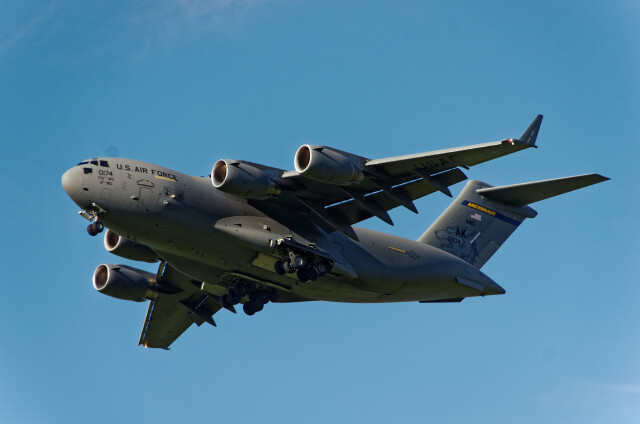 希少 迫力満点  1/200 アメリカ空軍 C-17 グローブマスターIII Amazon.co.jp: TianQingShop 新しい1/200スケールミリタリー