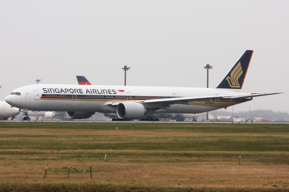 シンガポール航空 Boeing 777-300 9V-SWS 成田国際空港 航空
