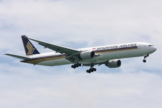 週末価格❗️1/200 シンガポール航空　Airbus A310 WB Models 【予約商品】777-200ER シンガポール航空 9V-SQN 1