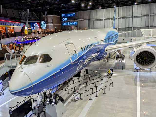 787通算1,000機目記念」特別塗装機 シンガポール航空 (787-10