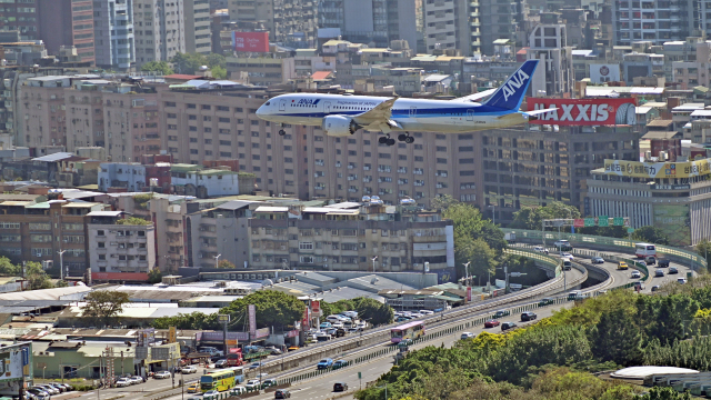 flytaka78さんが、台北松山空港で撮影した全日空 787-8 Dreamlinerの航空フォト（飛行機 写真・画像）
