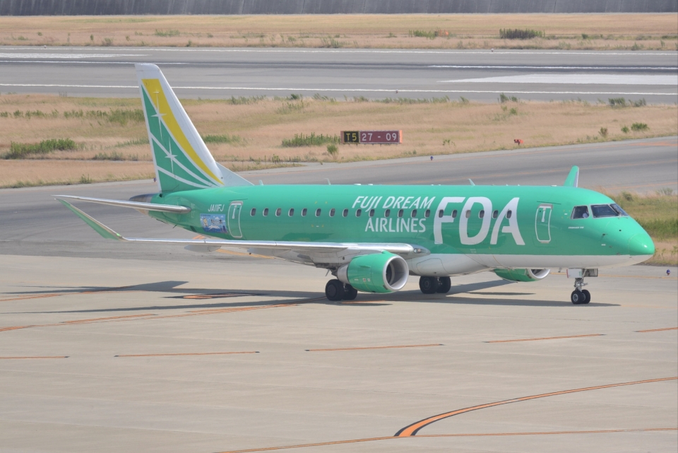 フジドリームエアラインズ ERJ-175 JA10FJ 1/400 ファイル:FDA Embraer 175 JA08FJ RJSN.JPG - Wikipedia