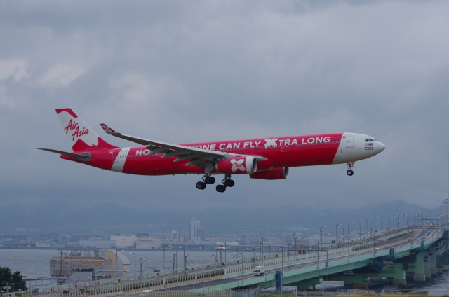 エアアジア　エアバスA330-300 1/200 機内販売品 エアアジア エアバスA330-300 1/200 機内販売品 - メルカリ