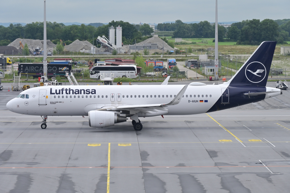 ルフトハンザドイツ航空 Airbus A320 D-AIUH ミュンヘン