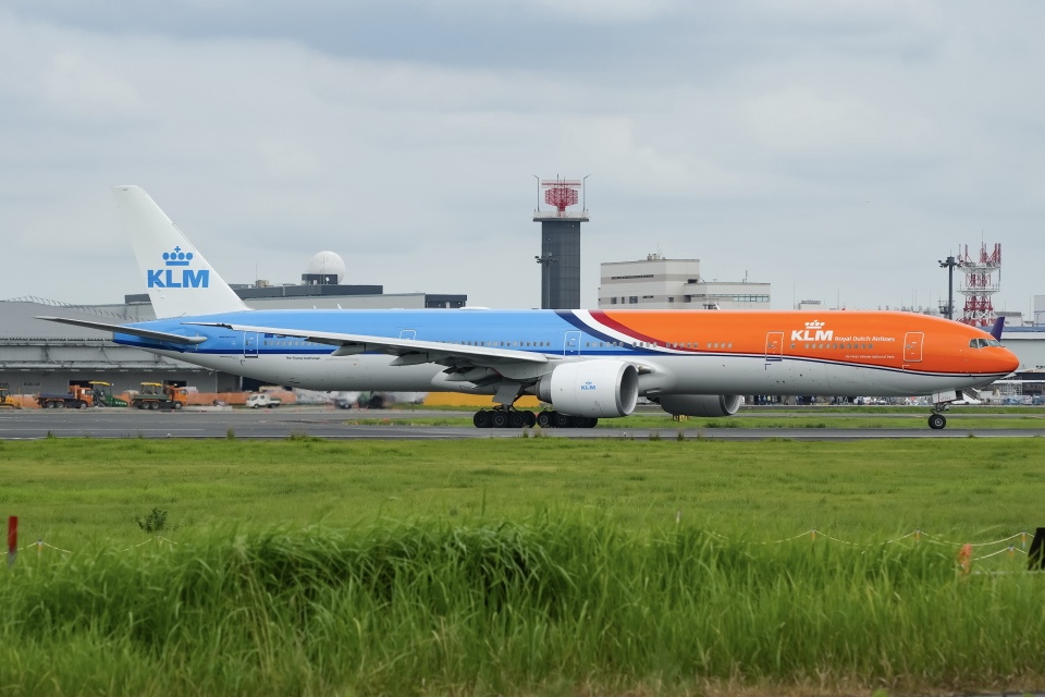 KLMオランダ航空Boeing777-300ER KLMオランダ航空 Boeing 777-300 PH-BVA 成田国際空港 航空