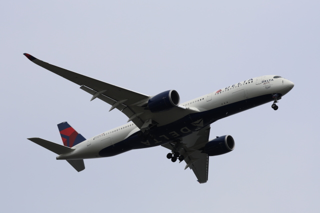 JAL B777-300 one world特別塗装1/200　JC WINGS Amazon | JC Wings 1:200 SA2043 Japan Airlines Boeing 777