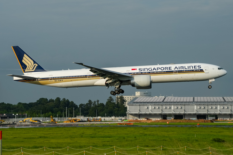 シンガポール航空 Boeing 777-300 9V-SWY 成田国際空港 航空