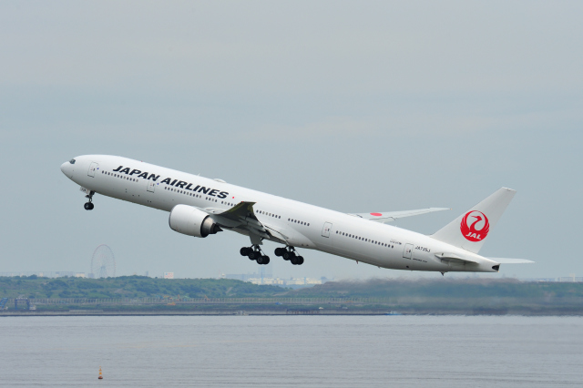 日本航空 Planetags B777-346 Boeing 777-346 PlaneTag Tail #JA8943 | PlaneTags™ – MotoArt