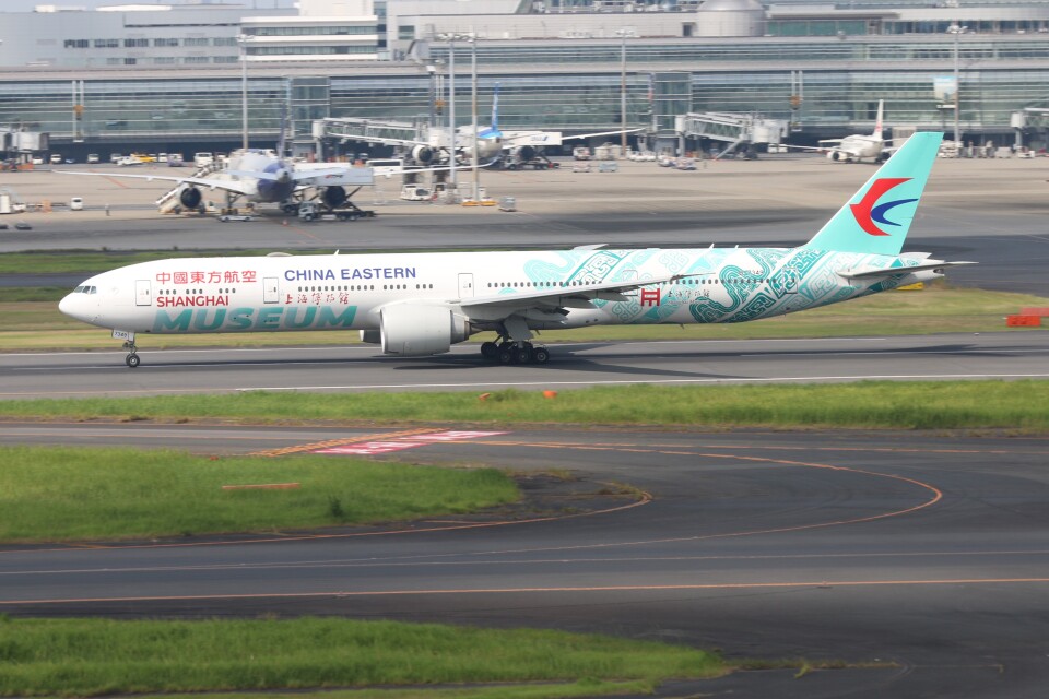 中国東方航空Boeing777-300ER 中国東方航空 Boeing 777-300 B-2001 羽田空港 航空フォト | by