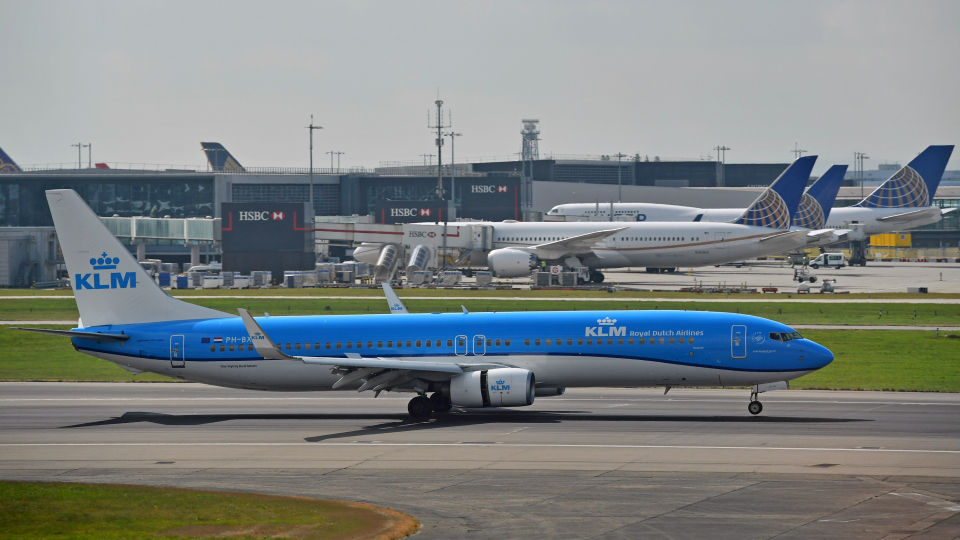 KLMオランダ航空 Boeing 737-900 PH-BXS ロンドン・ヒースロー