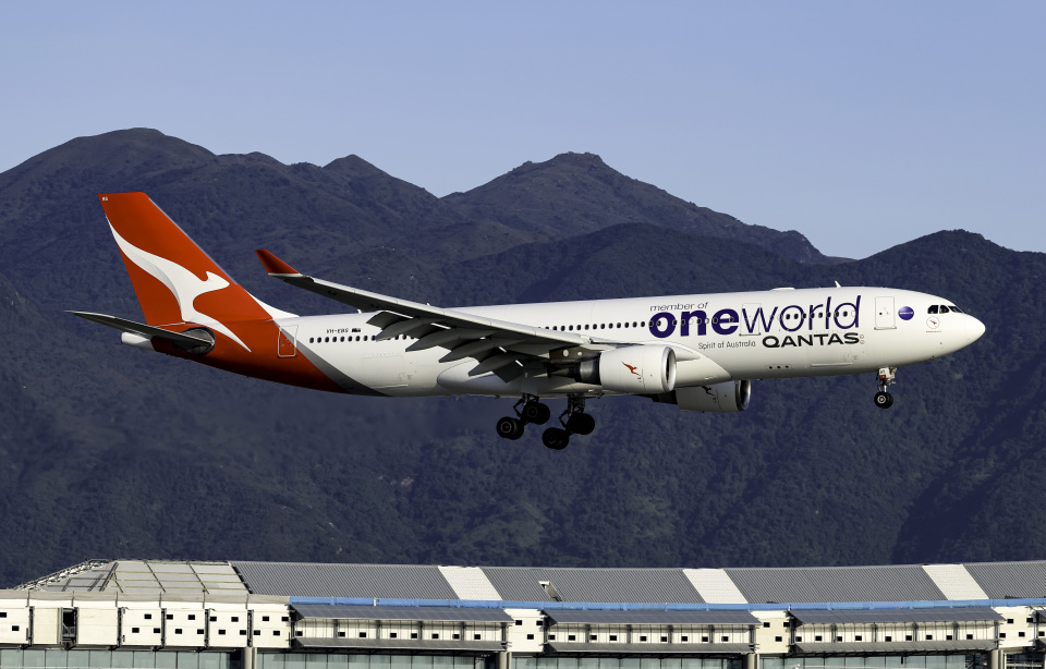 ゆちさん専用★カンタス航空+アメリカン航空22000 カンタス航空 Airbus A330-200 VH-EBS 香港国際空港 航空フォト