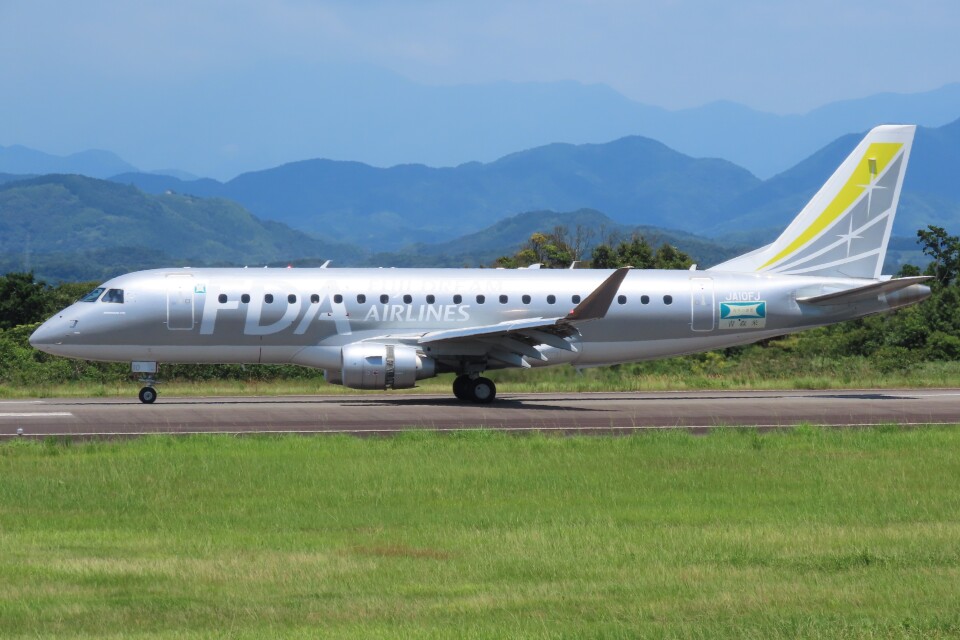 フジドリームエアラインズ Embraer 175 JA10FJ 静岡空港 航空